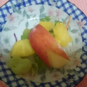 うさぎリンゴでフルーツサラダ♪（ヨーグルト）